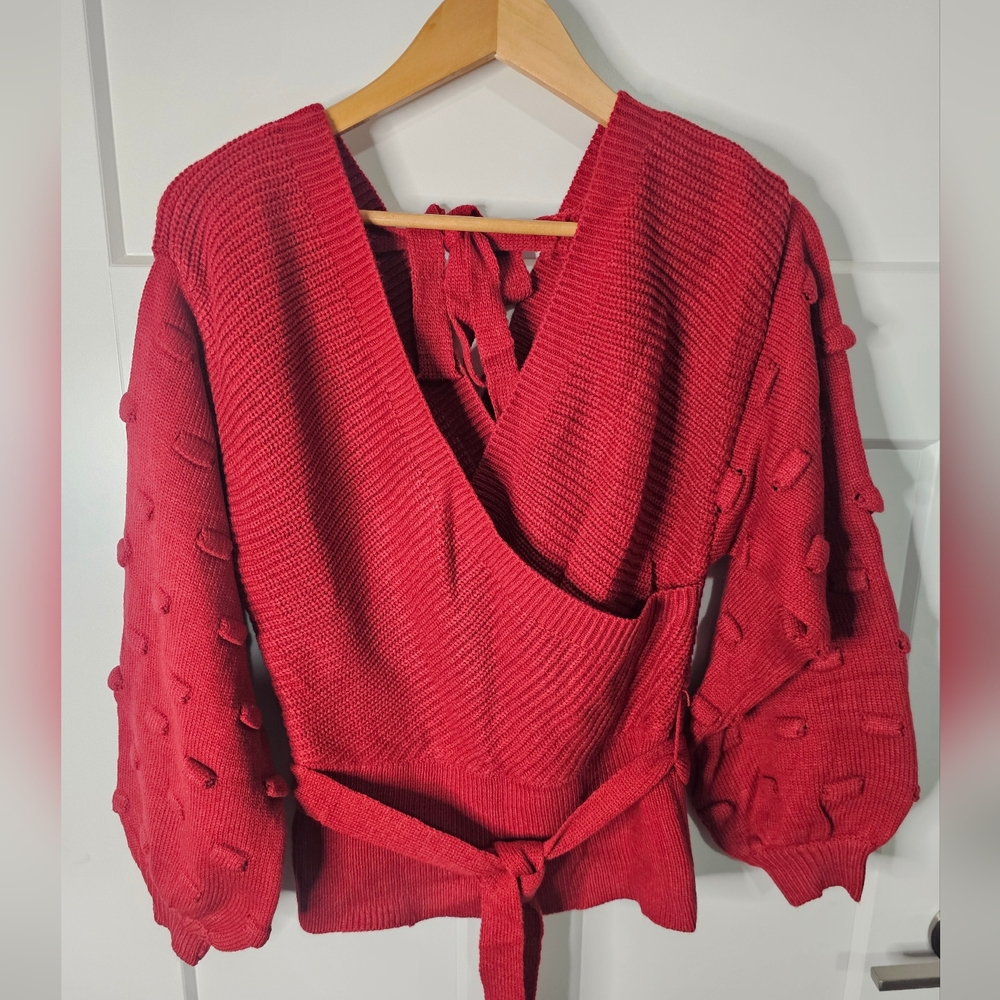 Boutique V-Neck Sweater with Tie Detail Sz Large